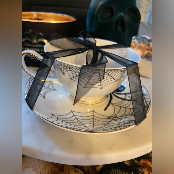 PARK CHATEAU NWOT Spider & Web Teacup And Saucer Set White & Black W/Gold Trim - Picture 6 of 10